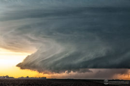 massive wall cloud near Leoti, KS
